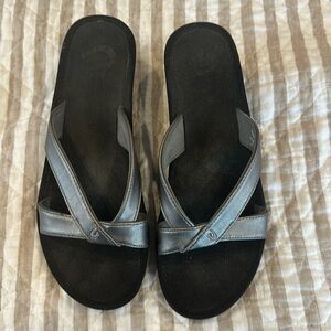 OluKai Ohana Wedge Sandal Silver Size 9